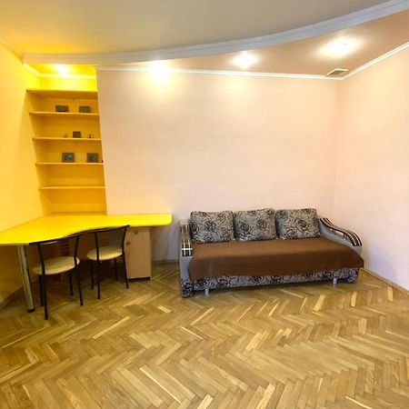 Квартира Біля Залізничного Вокзалу Вулиця Залізнична 10 До 5 Гостей Lviv Dış mekan fotoğraf