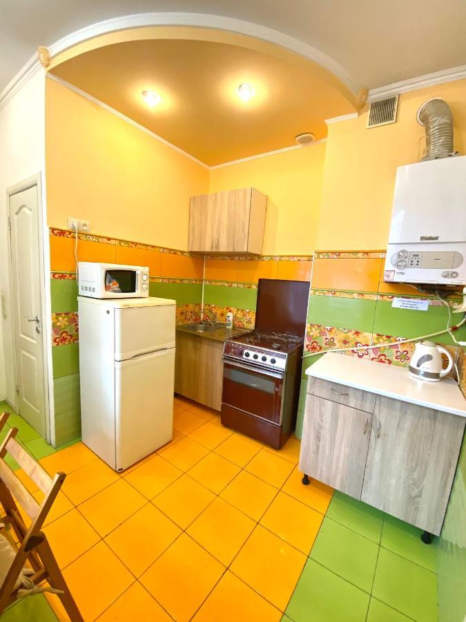 Квартира Біля Залізничного Вокзалу Вулиця Залізнична 10 До 5 Гостей Lviv Dış mekan fotoğraf