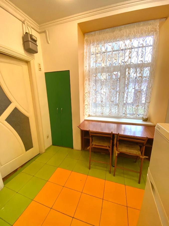 Квартира Біля Залізничного Вокзалу Вулиця Залізнична 10 До 5 Гостей Lviv Dış mekan fotoğraf