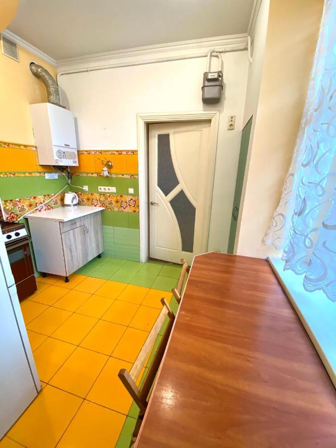 Квартира Біля Залізничного Вокзалу Вулиця Залізнична 10 До 5 Гостей Lviv Dış mekan fotoğraf