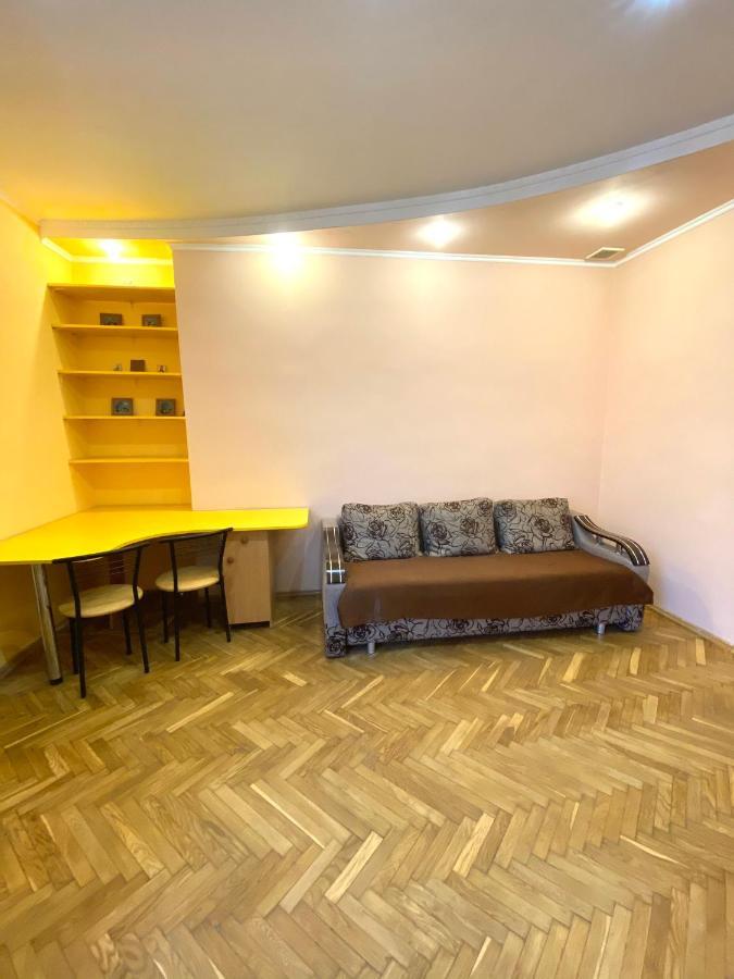 Квартира Біля Залізничного Вокзалу Вулиця Залізнична 10 До 5 Гостей Lviv Dış mekan fotoğraf