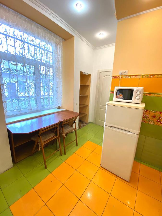 Квартира Біля Залізничного Вокзалу Вулиця Залізнична 10 До 5 Гостей Lviv Dış mekan fotoğraf